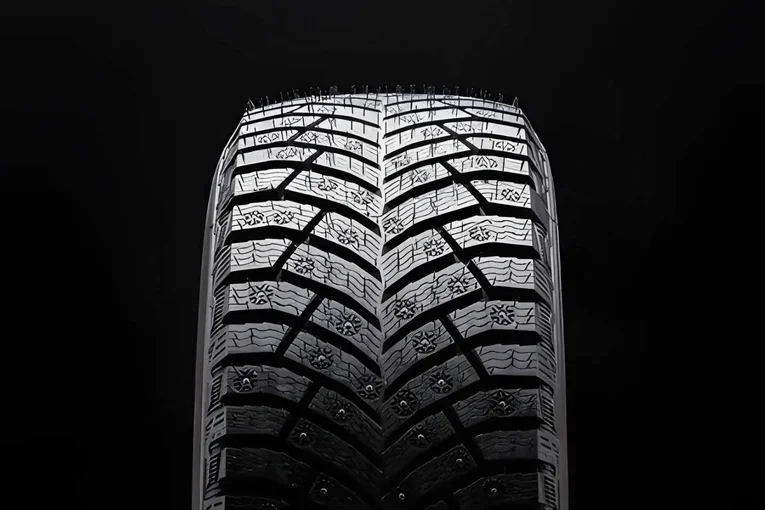 Pourquoi installer des pneus cloutés sur mon véhicule?