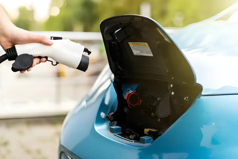 Vrai ou faux? Un véhicule électrique ne nécessite pas d’entretien.